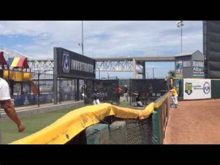 Do MLB teams have open tryouts?