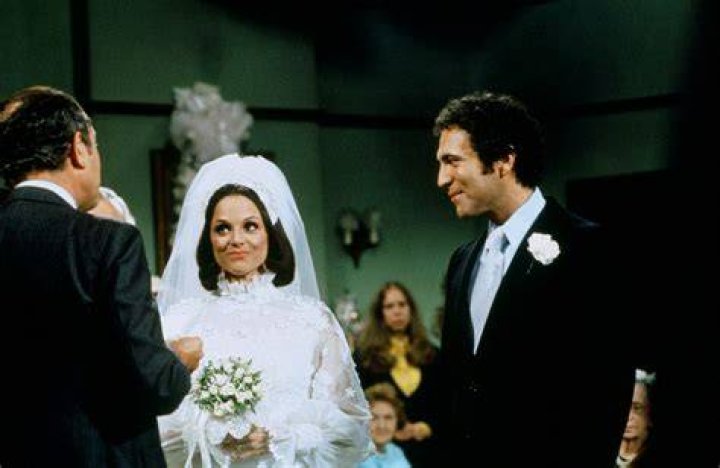 Do Rhoda and Joe get divorced?