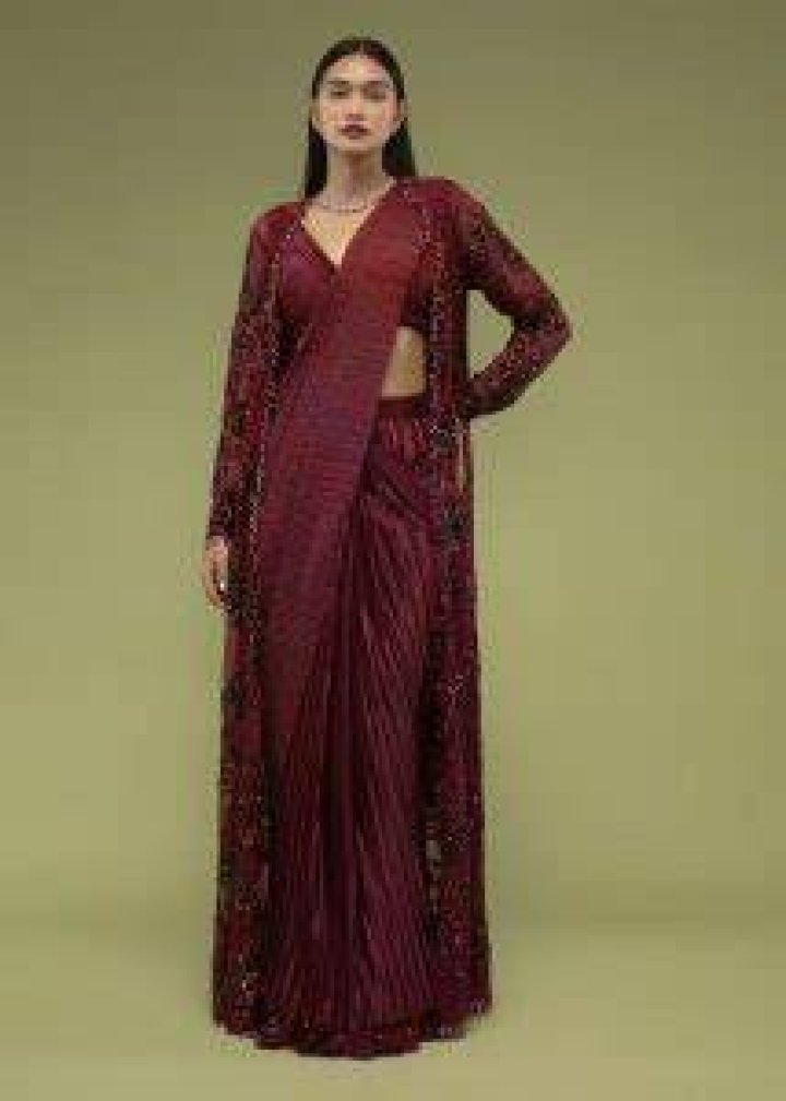 How long and wide is a saree?