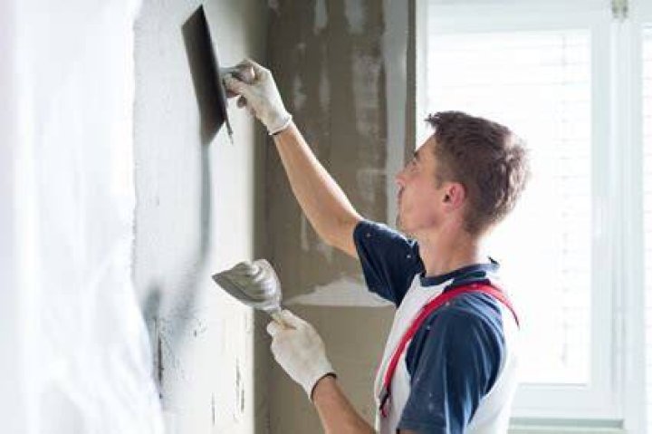 Should I leave windows open after plastering?